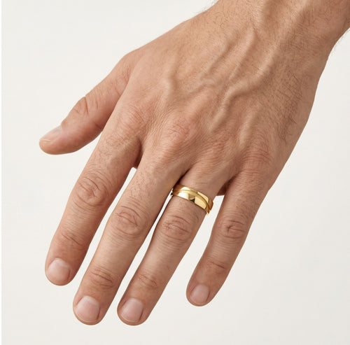 Yelllow gold wedding ring with curved matte line