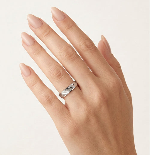 Weißgold-Trauringe mit speziellem Design