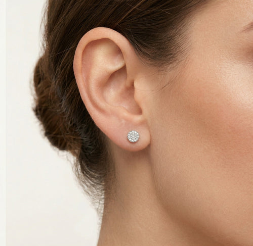 Boucles d’oreilles étincelantes en diamant taille ronde en or blanc éclatant