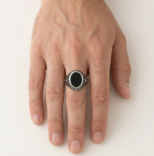 Oval onyx men ring with side line detailing