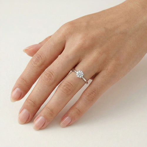 Anillo de compromiso clásico blanco