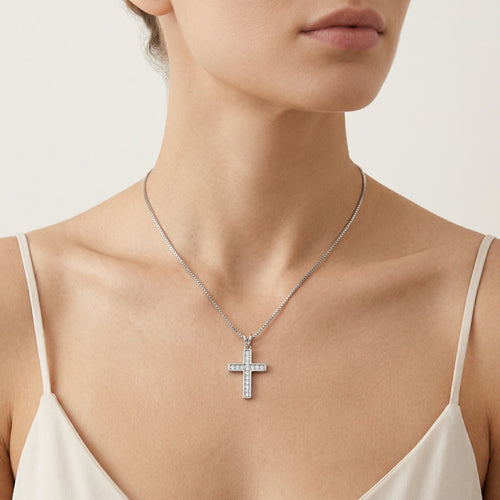 Silbernes Kreuz mit Zirkonia im Kanalbesatz