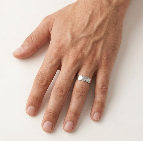 Ehering aus Weißgold mit gebogenem Design