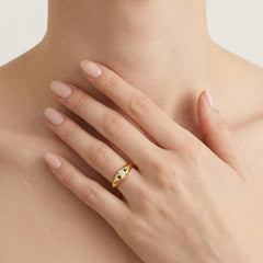 Anillo de oro con zirconia cúbica flotante delgada