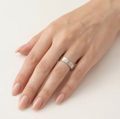 Ring aus Weiß- und Gelbgold mit quadratischem Design