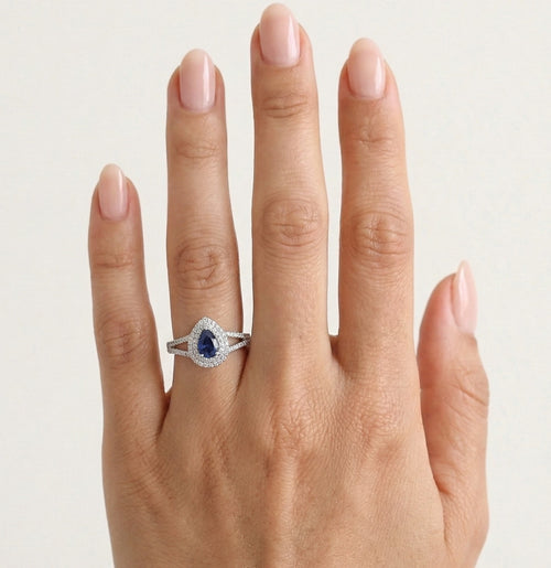 Birnenförmiger Saphir-Ring mit Diamantfassung
