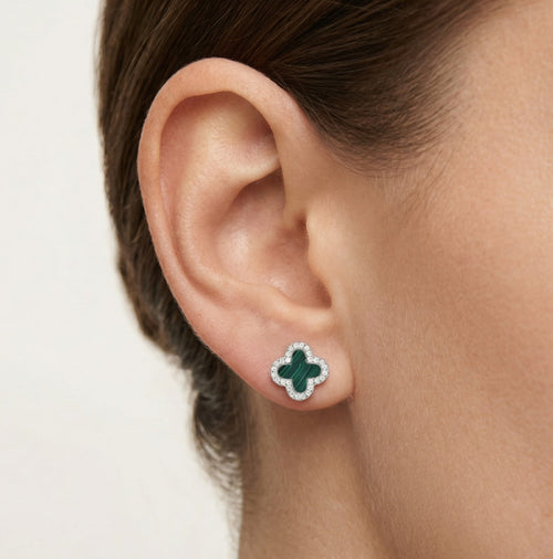 Pendientes de botón de trébol de plata de ley con ágata verde