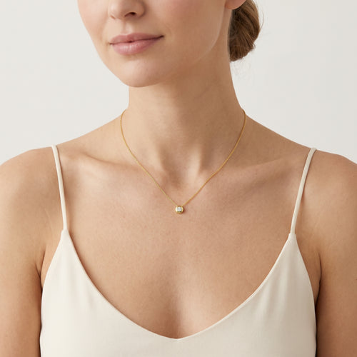 Collar dorado con solitario de circonita cúbica