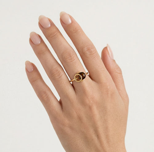 Eleganter Eclipse-Ring mit rundem Granat
