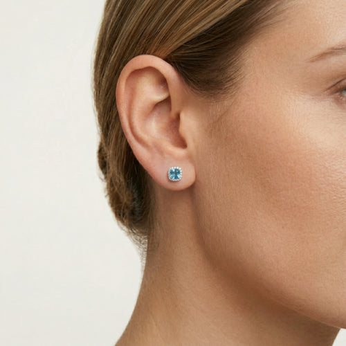 Stříbrné náušnice se svatozáří a modrým topazem