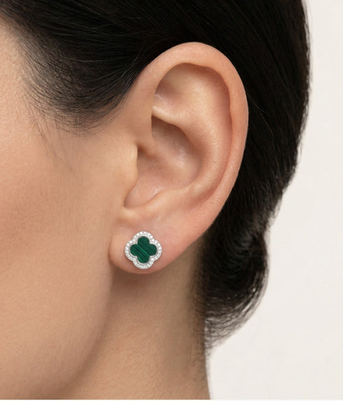 Pendientes de botón de trébol con ágata verde en plata de ley