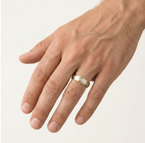 Silný zaoblený snubní prsten ze žlutého a bílého zlata