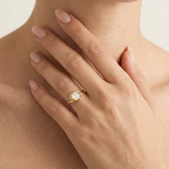 Anillo único de perla blanca con circonia cúbica