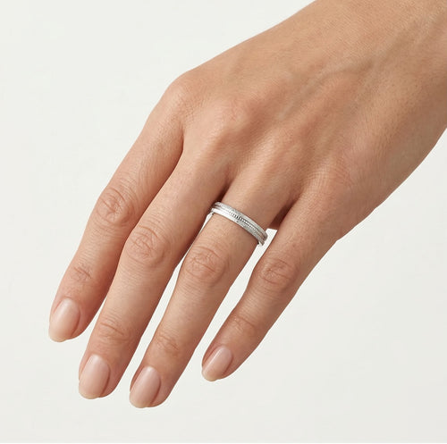 Weißgold-Trauring mit einzigartigem Mittelteil-Design