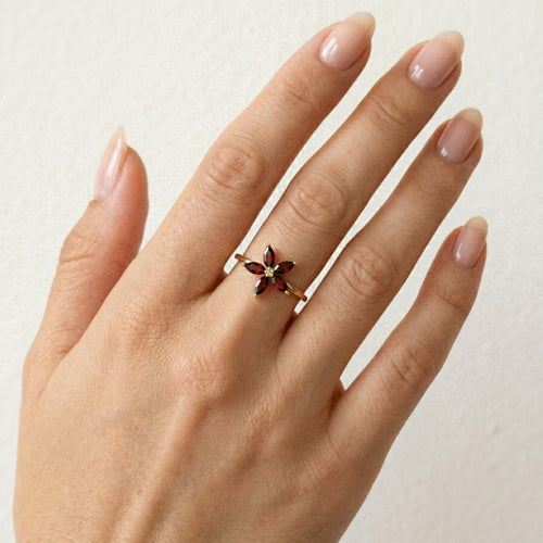 Marquise-Schliff Granat Blumen Design Ring