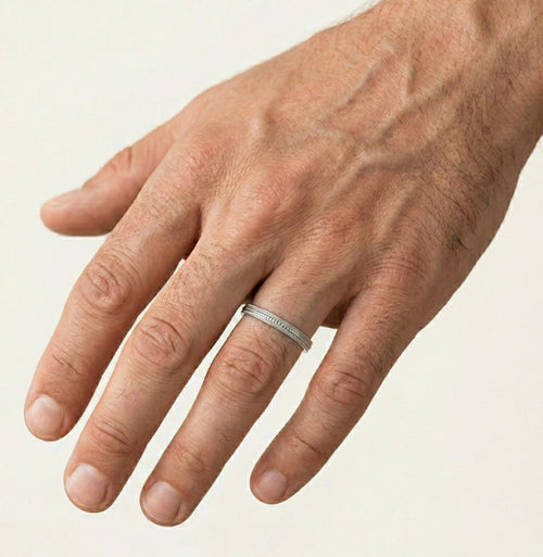 Anillos de boda de oro blanco con diseño intrincado