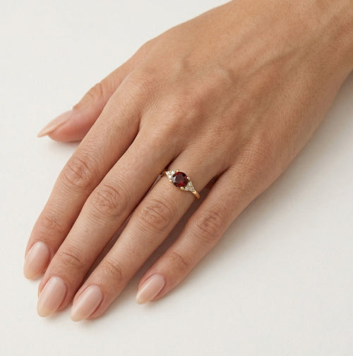 Stilvoller Granat- und Zirkonia-Ring aus Gold