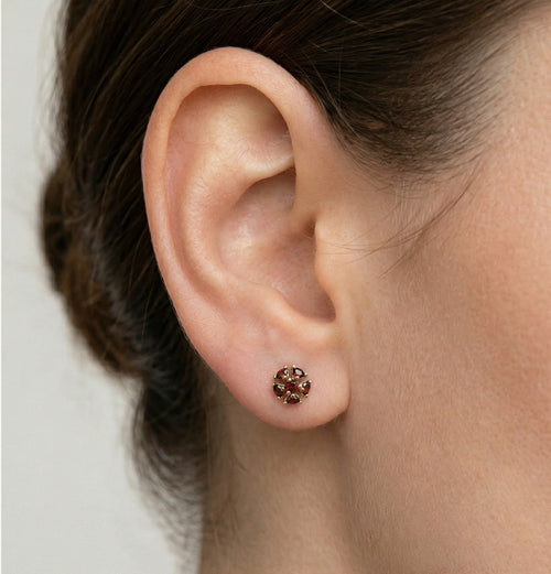 Stilvolle Granat-Ohrstecker aus 14kt Gold