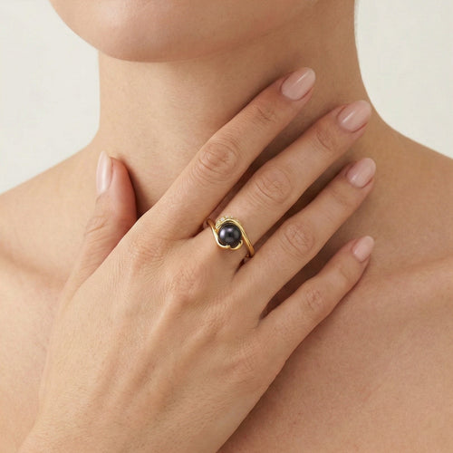 Einzigartiger Ring mit schwarzer Perle und Zirkonia