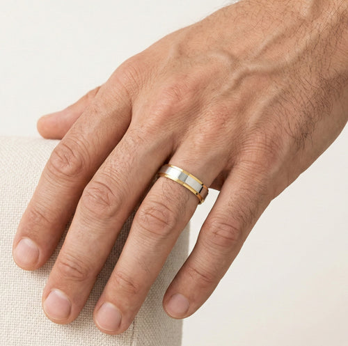 Dvoubarevný zlatý snubní prsten s diamantem