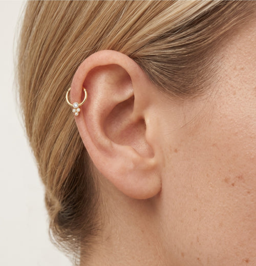 Stilvoller Hoop-Piercing mit Zirkonia-Akzent