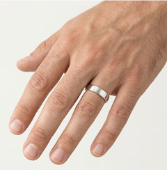 Anillos de boda de oro blanco con engaste en canal