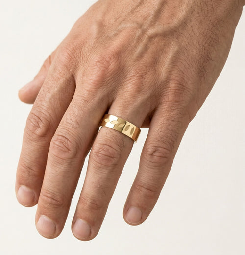 Yellow gold wedding ring with leaf detail