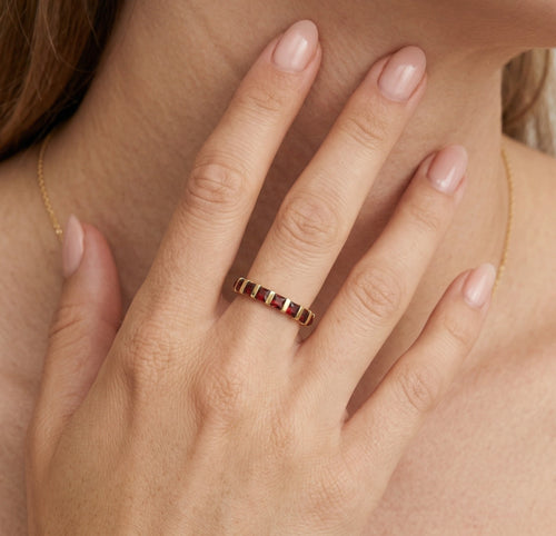 Yellow gold ring with eternity princess cut garnets
