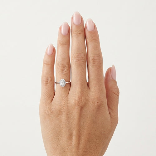 Weißgoldring mit ovalem Zirkonia-Schliff