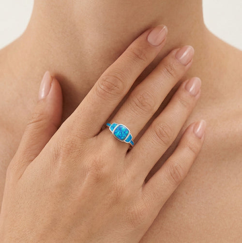 Bague carrée en opale bleue