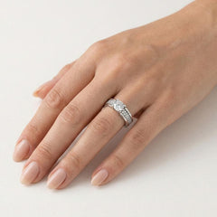 Dvouřadý solitér z bílého zlata