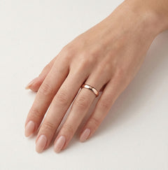 Tenký snubní prsten z růžového zlata