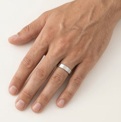 Alliance simple en or blanc