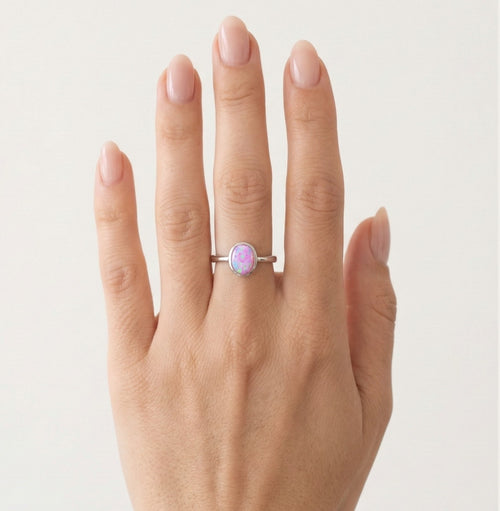 Einfacher Ring mit roséfarbenem Opal