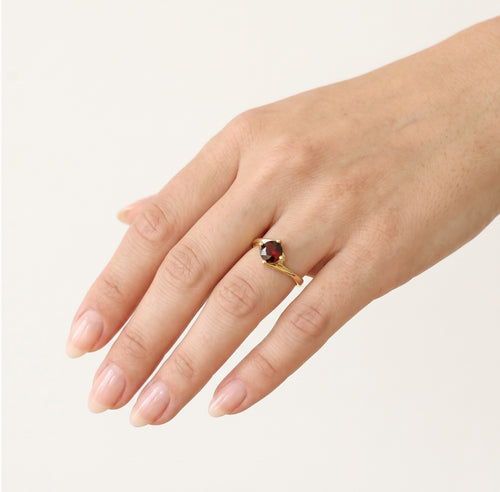 Elegant garnet gold ladies ring