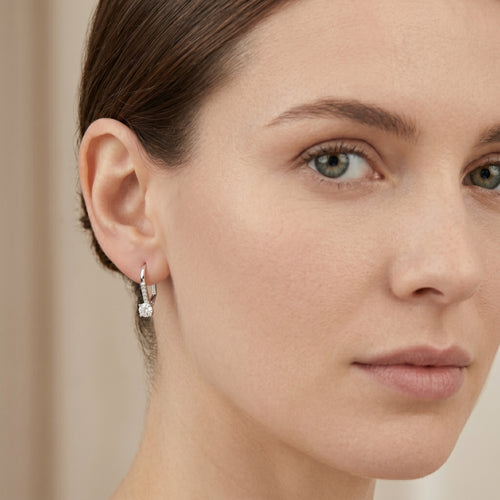 Elegantní náušnice z bílého zlata s diamanty