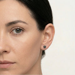 Minimalistické náušnice z růžového zlata s černými diamanty