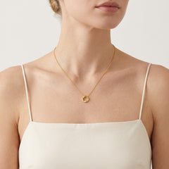 Elegant Gold Necklace Twisted Circle with Diamond