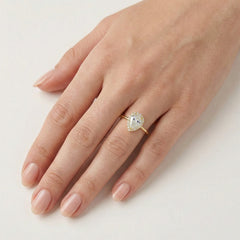 Zlatý prsten s kapkovým zirkonem