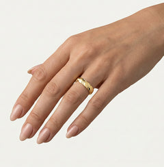 Matný snubní prsten ze žlutého zlata