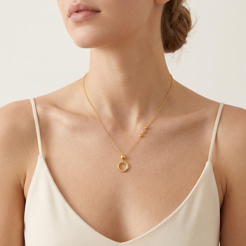Interessantes Goldhalsband mit Kreis