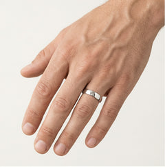 Anillo clásico de oro blanco
