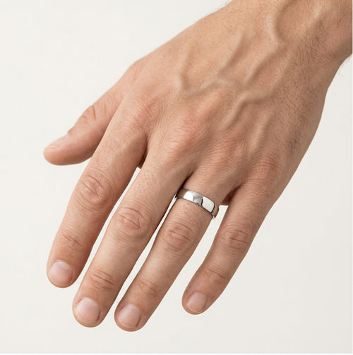 Anillo clásico de oro blanco