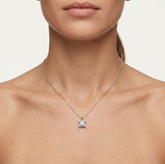 Shining solitaire diamond pendant