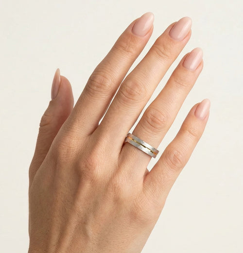 ehering-aus-mattem-weißgold