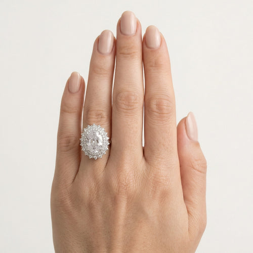 Stilvoller Silberring mit Halo-Design