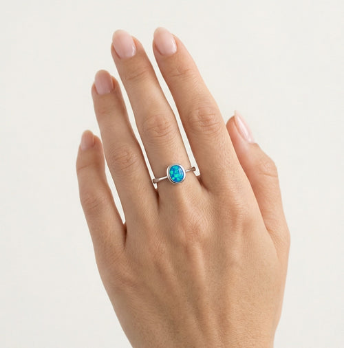 Anillo de plata de ley con ópalo azul