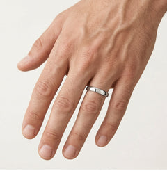 Anillo clásico fino de oro blanco