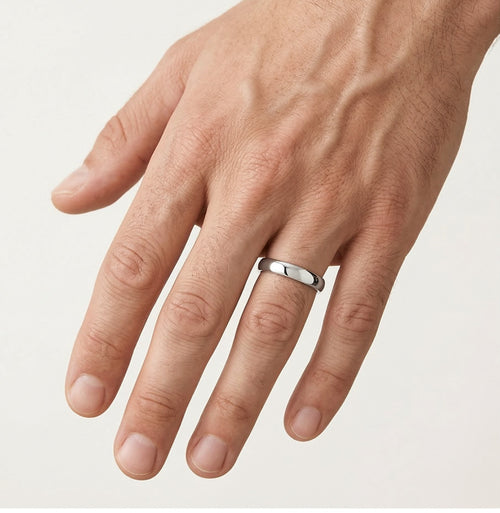 Anillo clásico fino de oro blanco