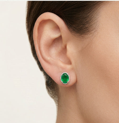 Pendientes de plata de ley con esmeralda en corte ovalado y halo